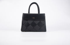 • Set consisting of a medium-sized handbag with an elegant black design and a large wallet