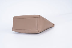 A shoulder bag for women that exudes an abundance of charm- beige